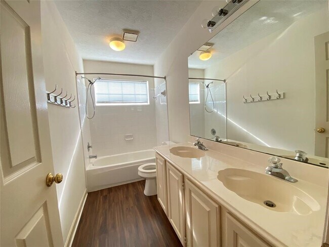 Building Photo - 13606 Midfield Glen Ct