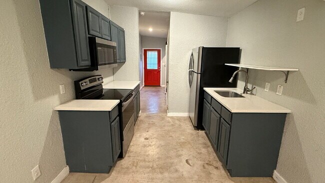 Building Photo - Cozy Studio for Rent — Prime Dignowity Location!