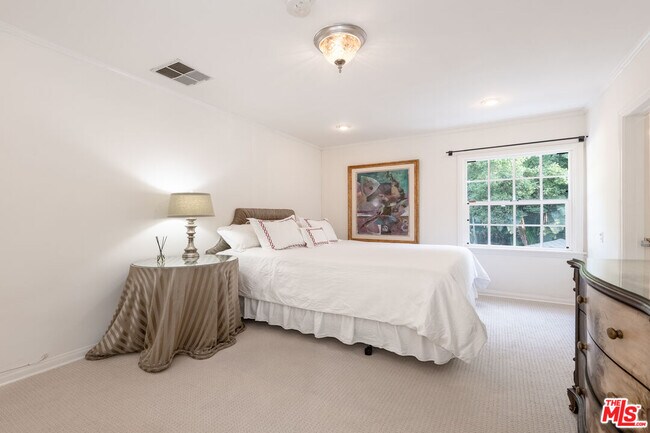 Building Photo - 1148 Coldwater Canyon Dr