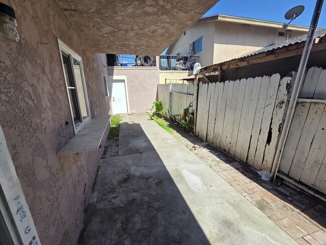 Building Photo - 2044 S Nautical St