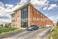 Building Photo - Available NOW! 1 Bed 1 Bath off Hampton Ave!