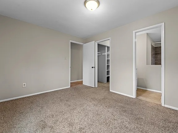 Building Photo - 3945 Sloping Dr