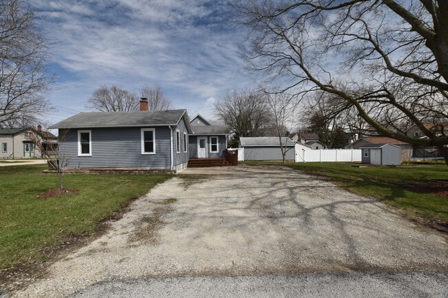 Primary Photo - 422 W 3rd St