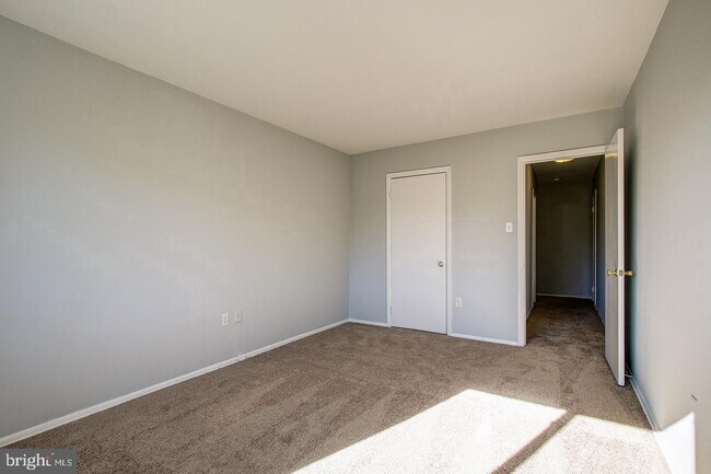 Building Photo - 9250 Edwards Way