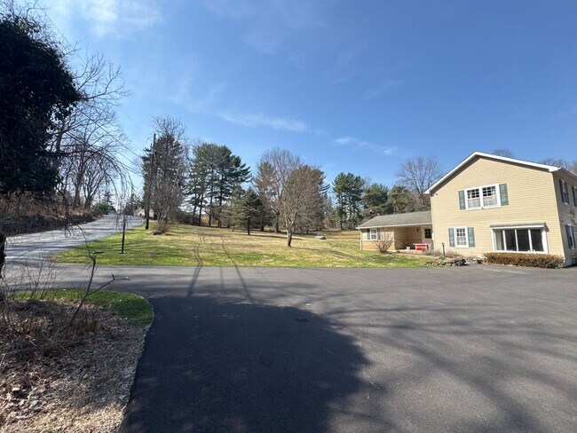 Building Photo - 3676 Lower Saucon Rd