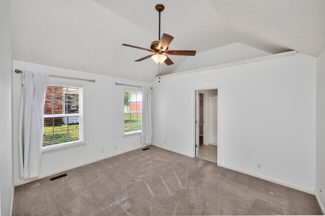 Building Photo - 197 Red Jacket Trce