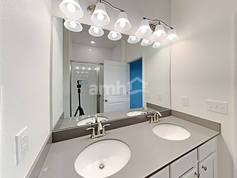 Building Photo - 3537 S Bartlett Way