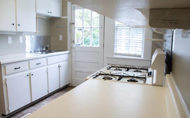 Building Photo - 3 bed 2 bath in Anniston