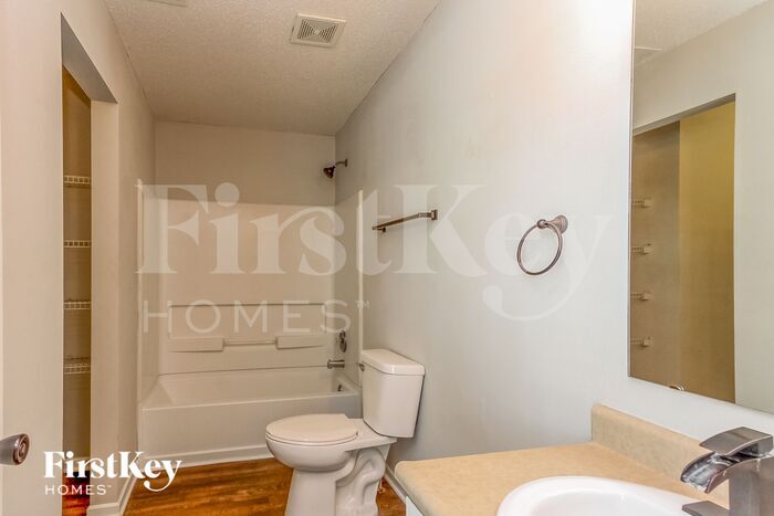 Building Photo - 8440 Wanda Lake Dr