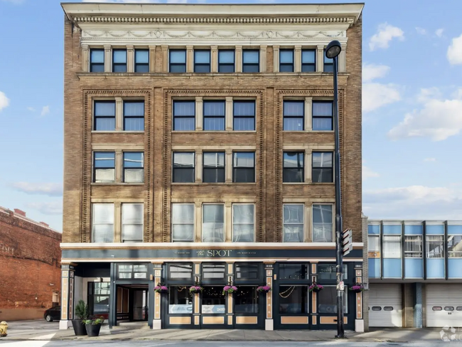 Building Photo - 335 W 5th St