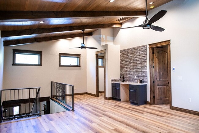 Building Photo - Beautiful 5 Bedroom Flagstaff Home