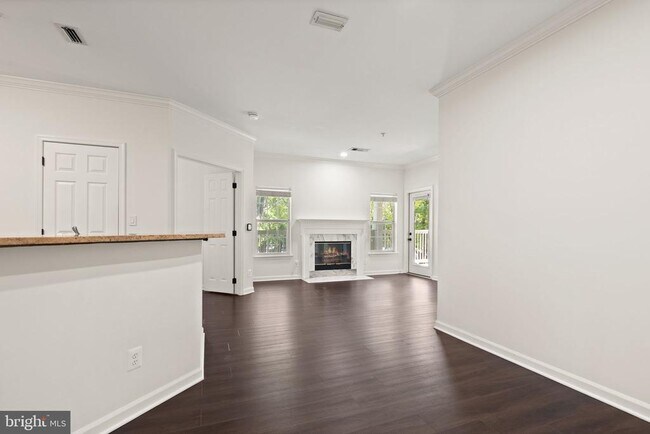 Building Photo - 1704 Lake Shore Crest Dr