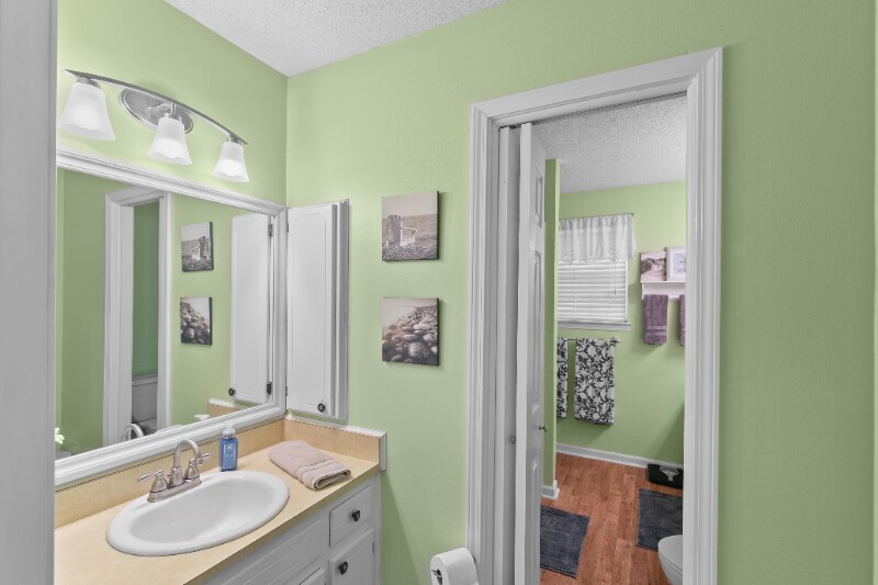 Building Photo - 202 Peartree Cir