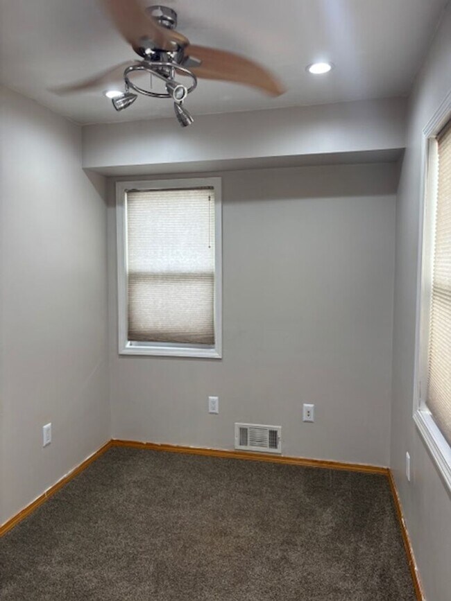 Building Photo - LIVE IN DOWNTOWN HOWELL! 3 BEDROOM HOUSE FOR LEASE