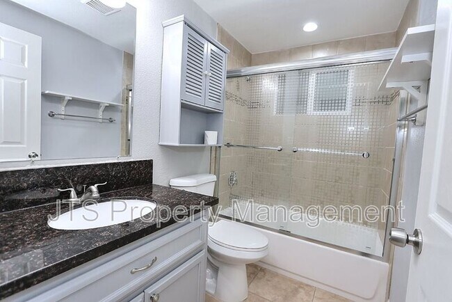 Building Photo - 2000 Belcot Rd