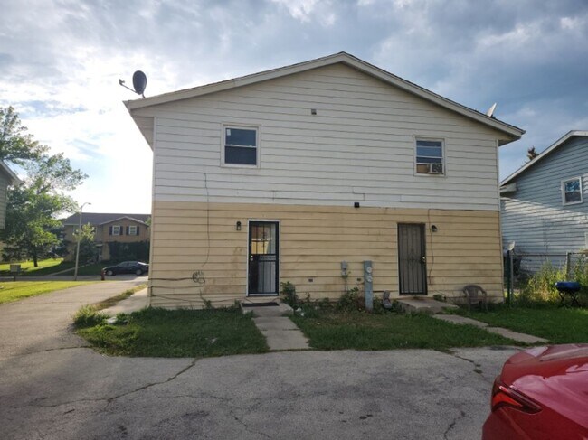 Building Photo - 6448-6450 N 106th St