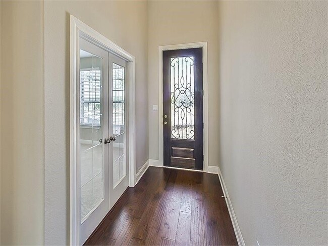Building Photo - 15601 Cabrillo Way