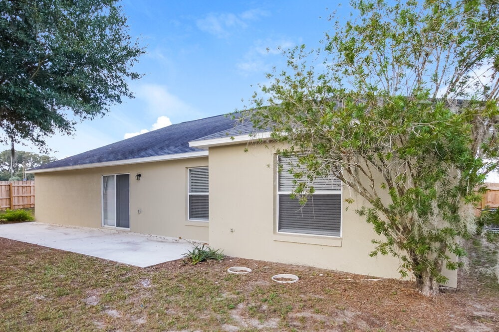 Building Photo - 402 S Dixie Dr