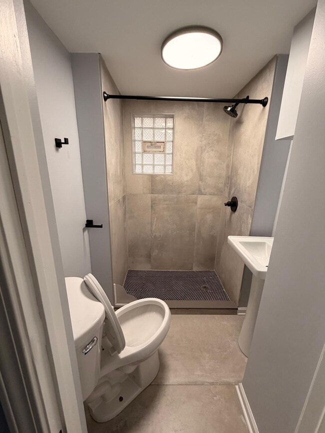 Building Photo - 7840 S Saginaw Ave