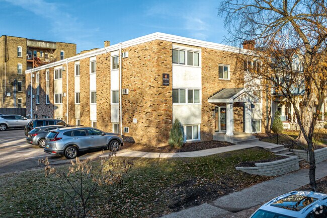 Building Photo - 2420 Dupont