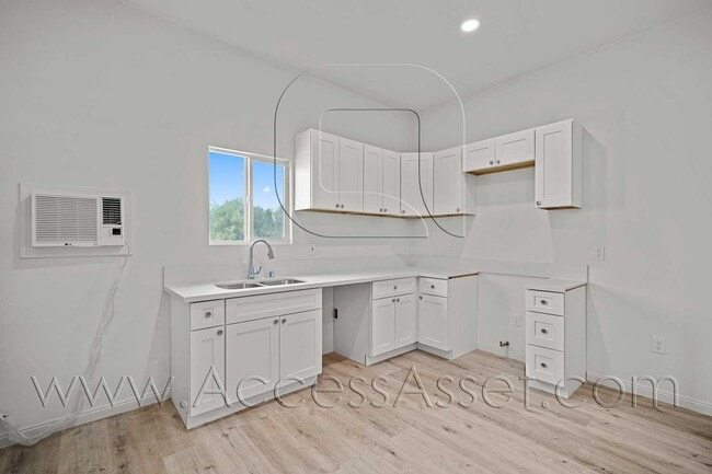 Building Photo - Cozy 2 Bed/1 Bath Unit In Peaceful Homeland Neighborhood!