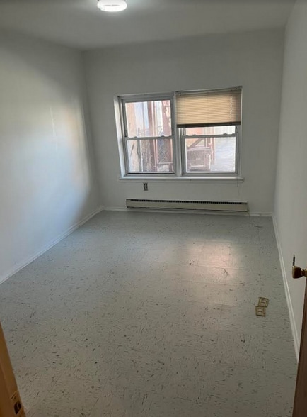 Building Photo - 91-04-91-75 75th St