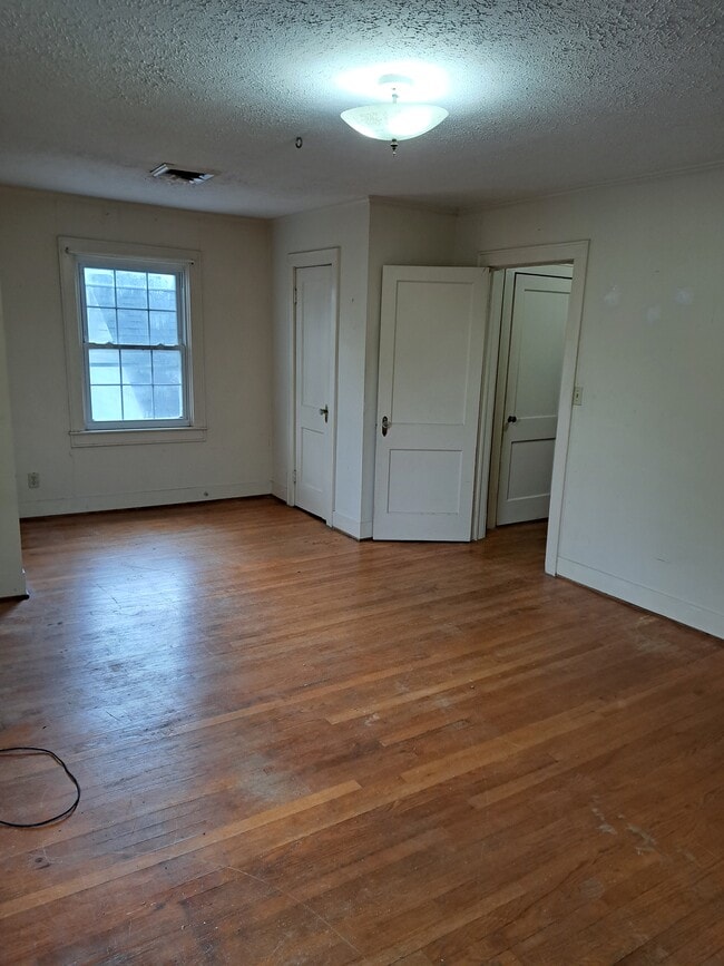 Building Photo - 66 Davis Ave