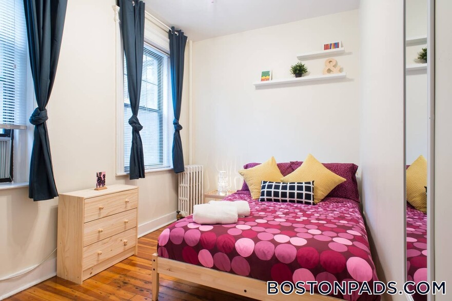 Building Photo - 56 Queensberry St