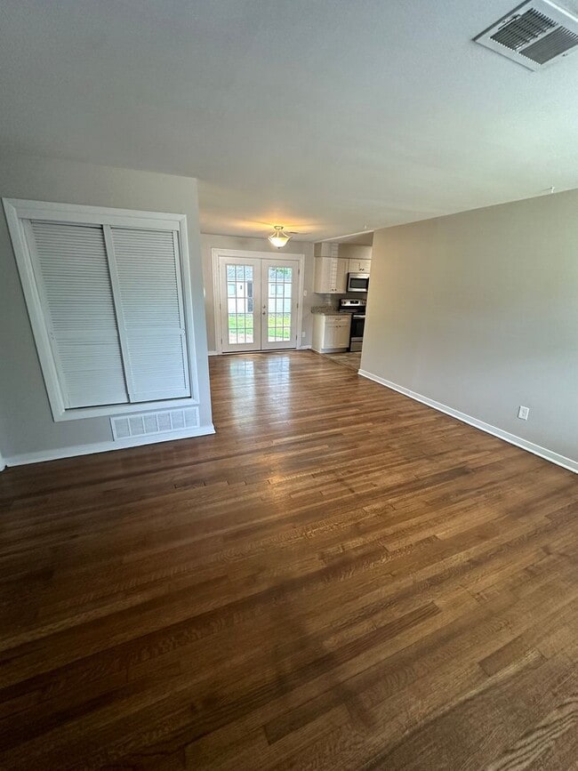 Building Photo - Beautiful Home in Colonial Acres!