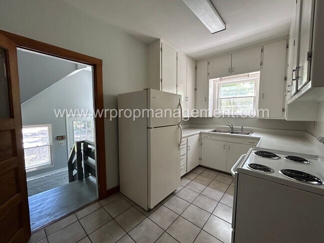 Building Photo - 4124 Vermaas Ave