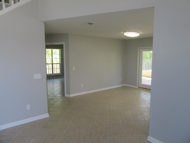 Building Photo - 801 Plantation Way