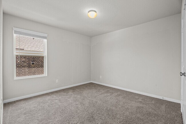 Building Photo - 1047 Raceland Rd