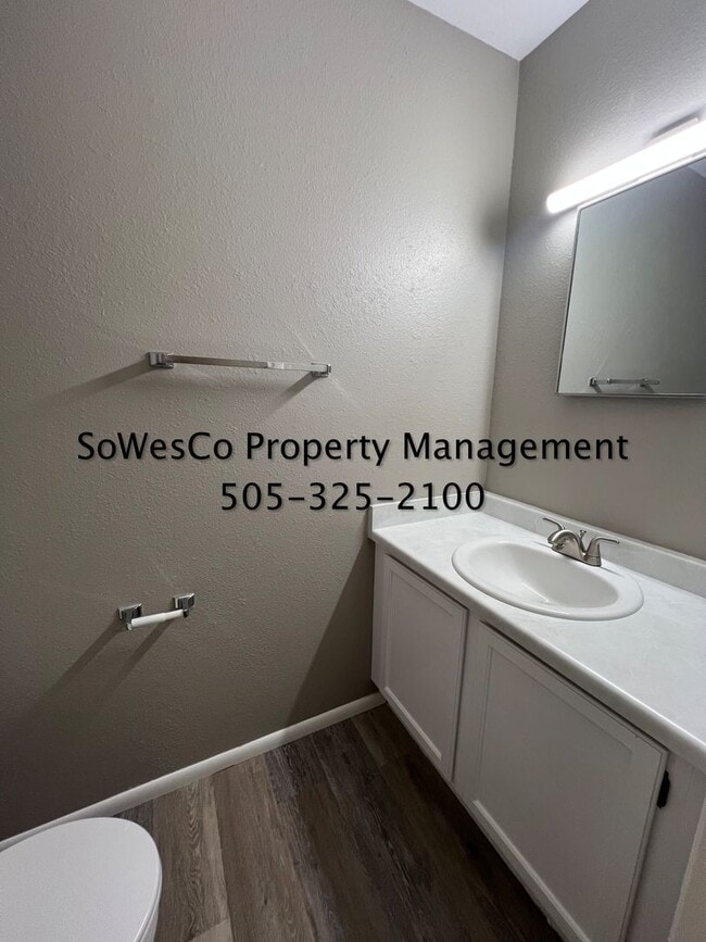 Building Photo - Beautifully Remodeled Condo (with seasonal pool upon availability)