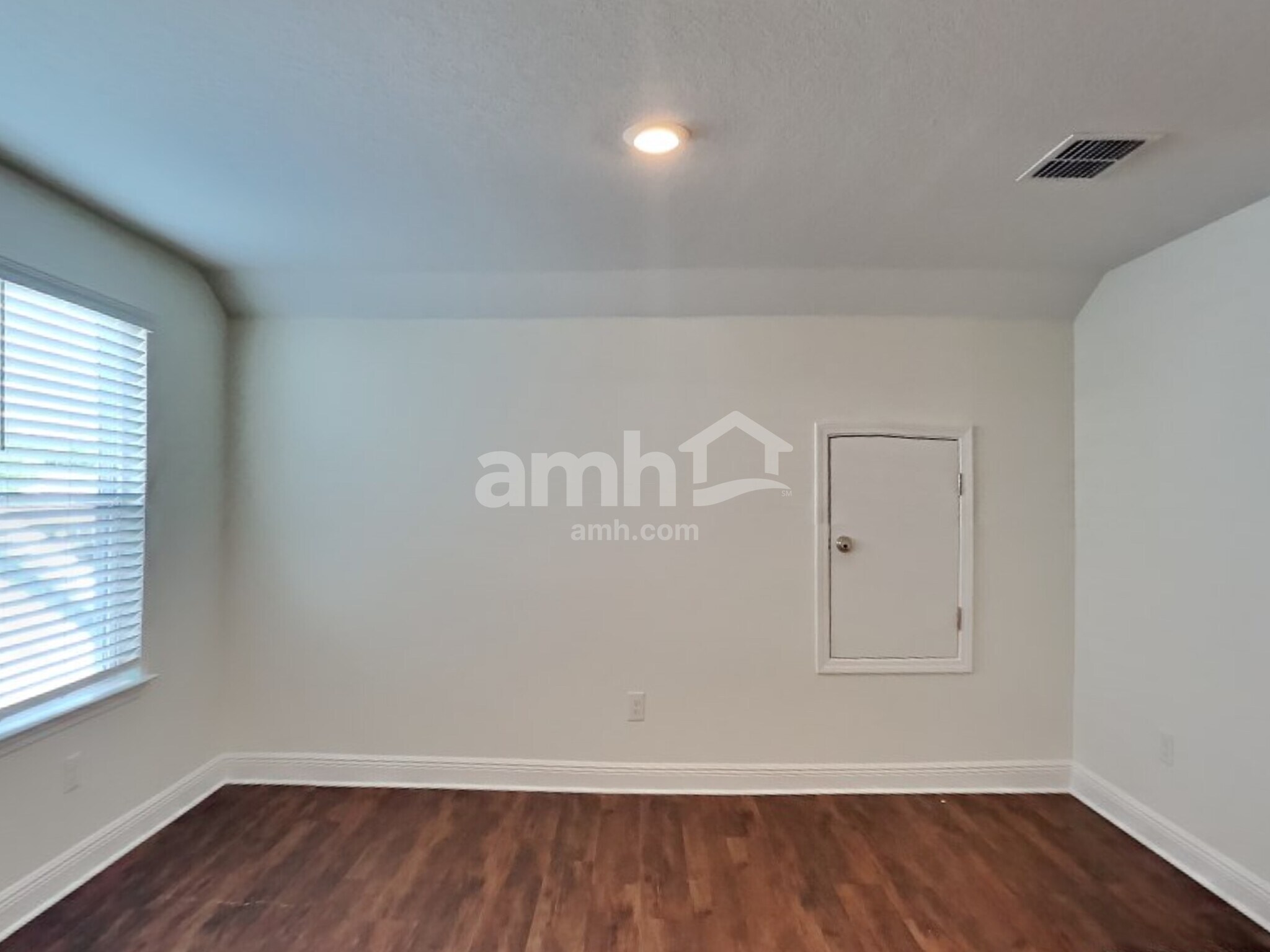 Building Photo - 27611 St Andrews Ave