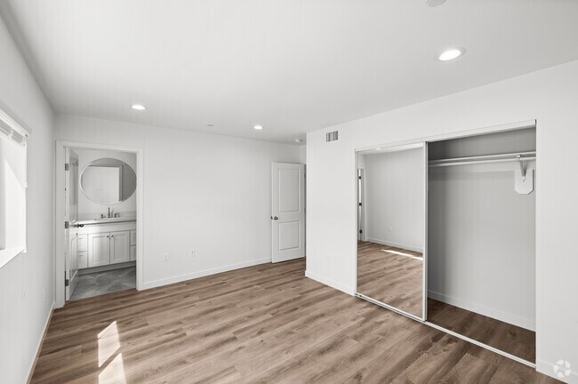 3BR, 3.5BA - 1600SF - Bedroom - Hazetline 10