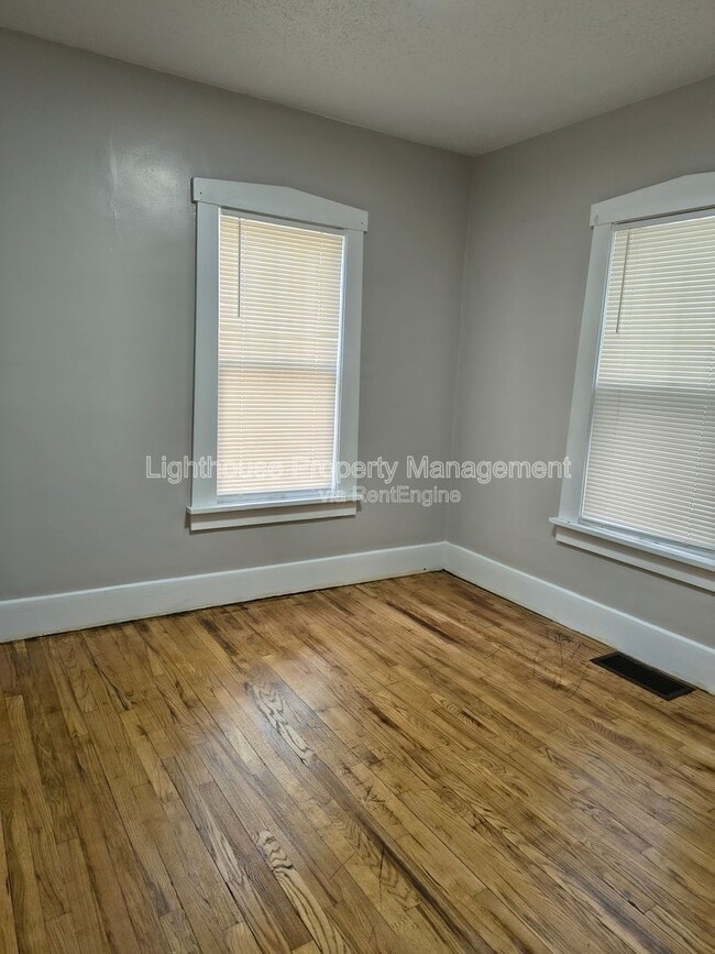Building Photo - 3040 Temple St