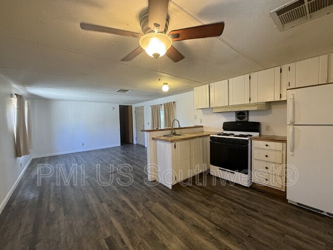 Building Photo - 2111 Santa Cruz Ave