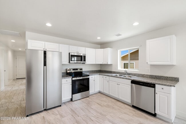 Building Photo - 6201 N Reata Dr
