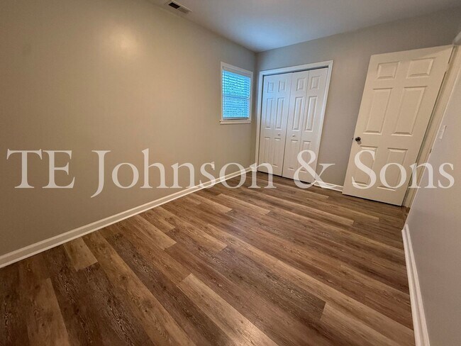 Building Photo - Modern Comfort with a Fenced Yard in Winston-Salem