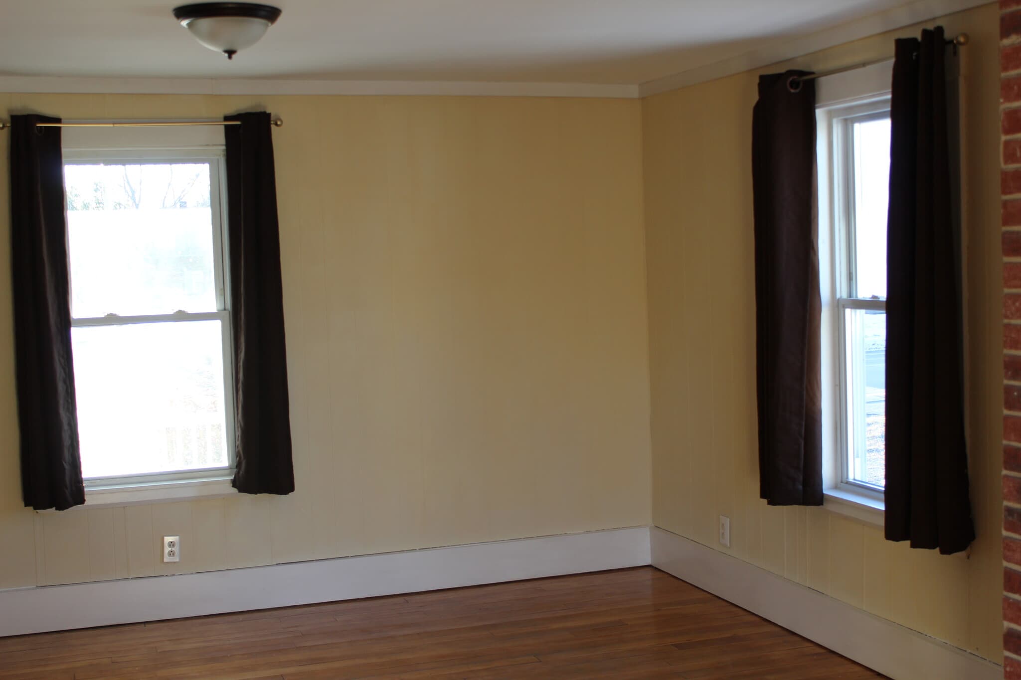 Living room. - 1011 Main St