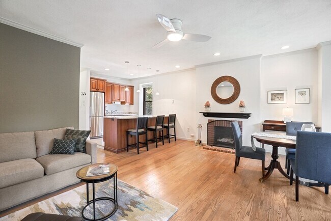 Building Photo - 239 W Newton St