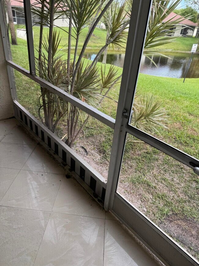 Building Photo - 9921 Three Lakes Cir