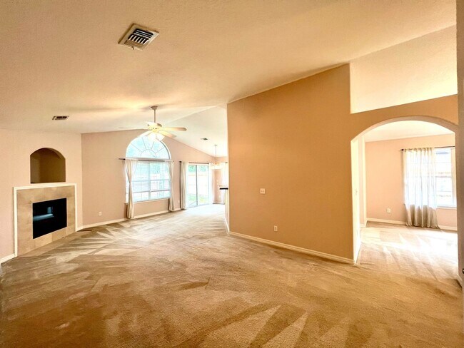 Building Photo - Nice 3BR/2BA - Convenient to NAS Pensacola