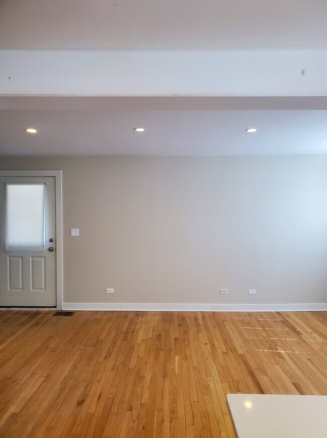 Building Photo - 3609.5 N Lakewood Ave