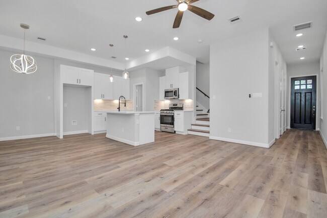 Building Photo - 2355 Hoskins Dr