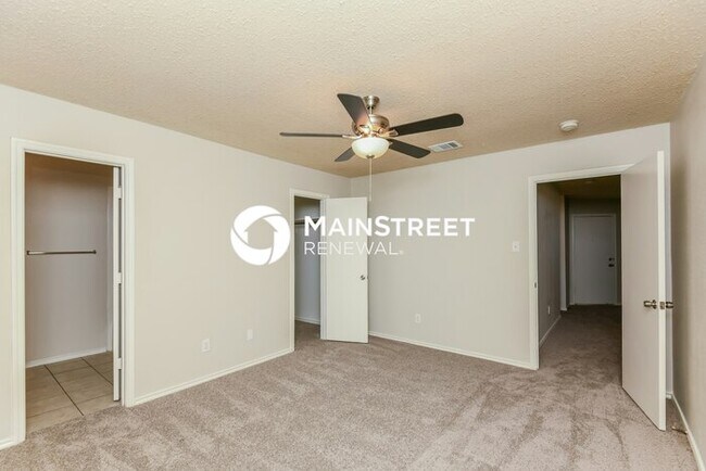 Building Photo - 3 Bedroom Pet-Friendly Home in Fort Worth, TX with Main Street Renewal