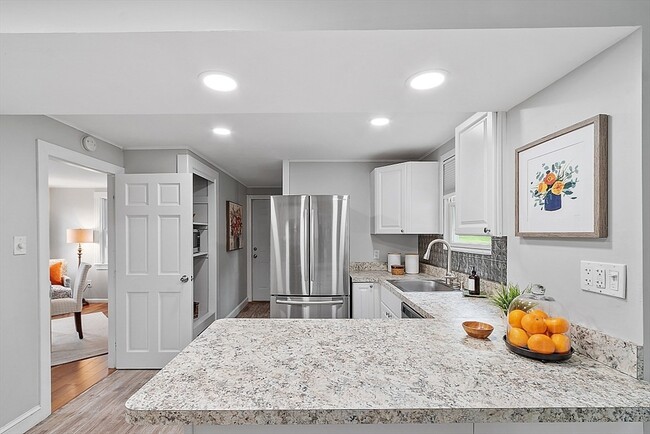 Building Photo - 193 St Mary St