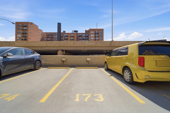 Building Photo - 417 S Jefferson St