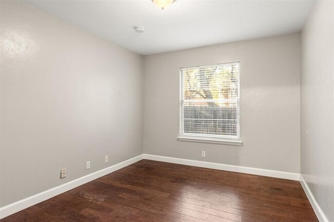 Building Photo - 6802 Auckland Ct