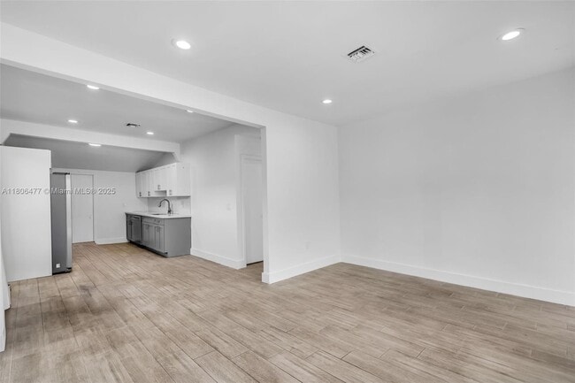 Building Photo - 315 NW 50th St